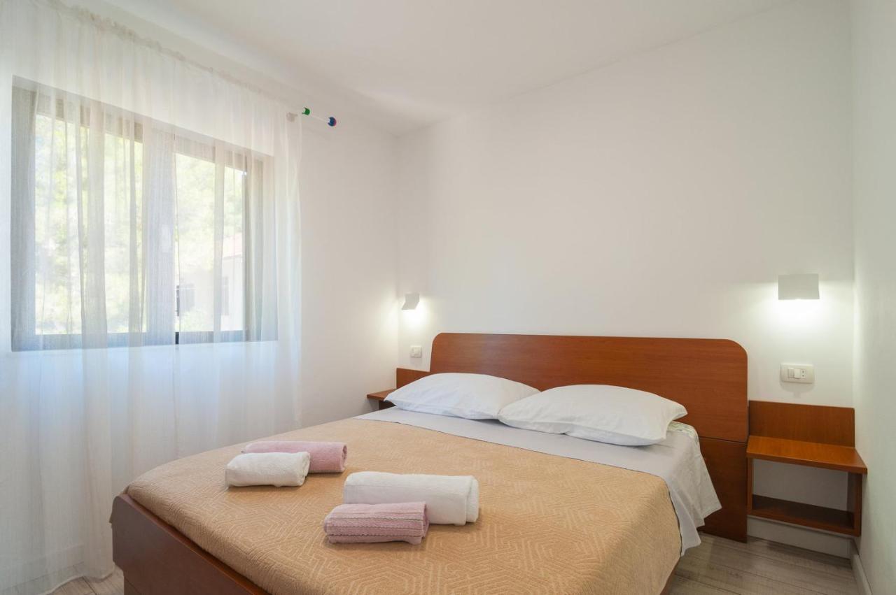 Beachside Villa Marko Milna  Buitenkant foto